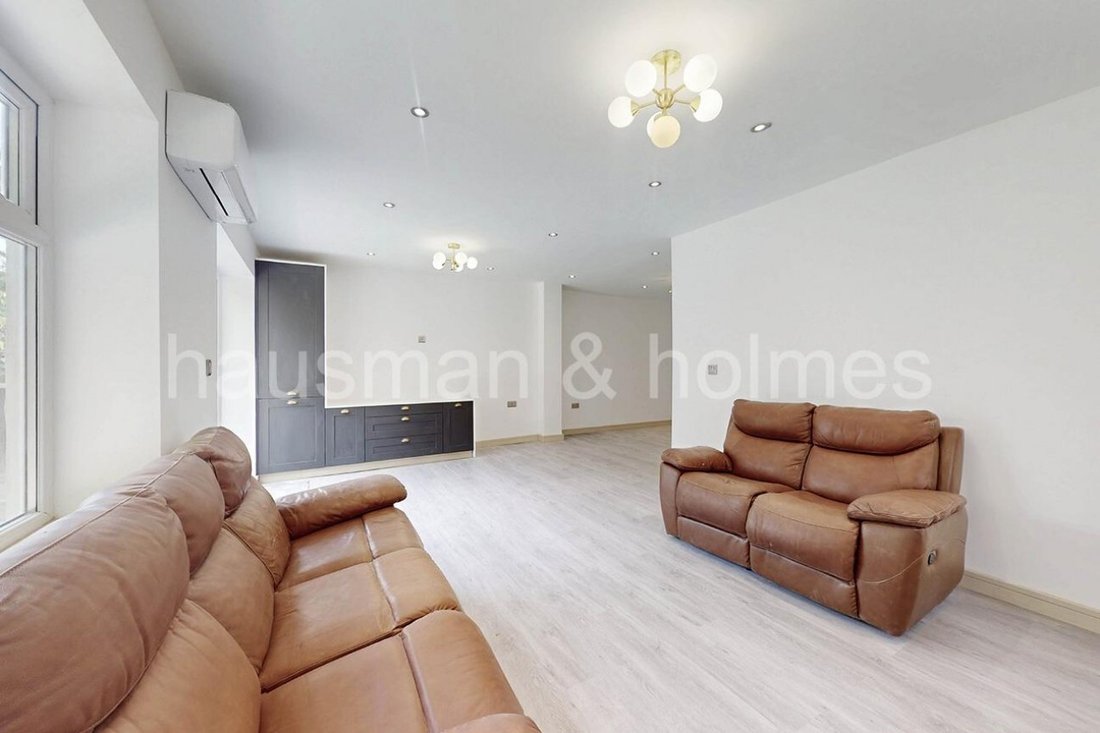 House in Hendon, Barnet, England 4 - 16767805