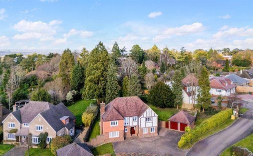 Haus in Tattenham Corner, Epsom and Ewell, England 1