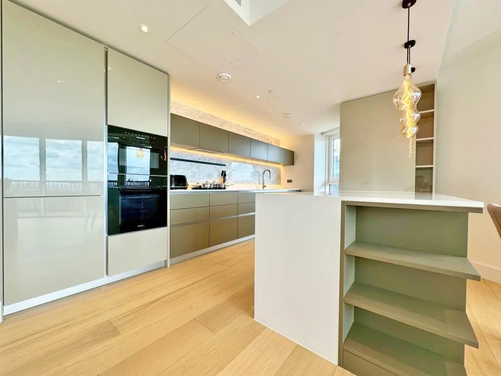 Apartment in White City, Hammersmith and Fulham, England 3 - 16767999
