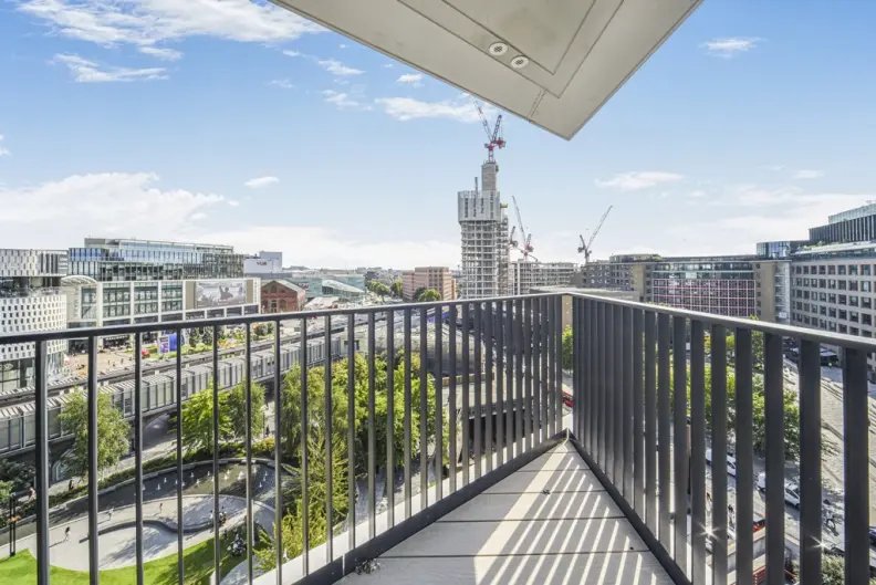 Apartment in White City, Hammersmith and Fulham, England 1 - 16768073