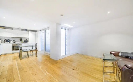 Townhouse in St Pancras, Camden, England 1