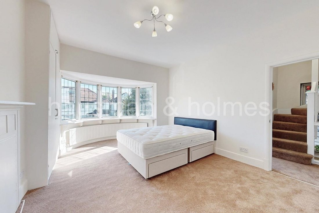 House in Brent Cross, Barnet, England 5 - 16767881