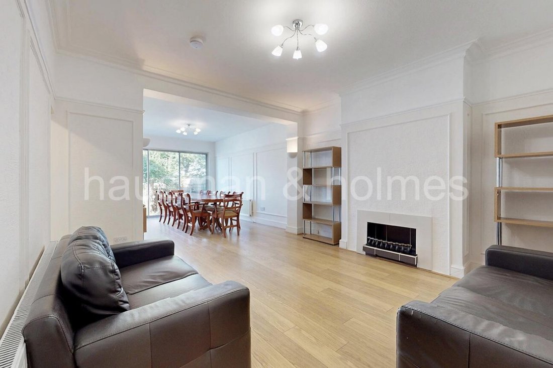 House in Brent Cross, Barnet, England 4 - 16767881