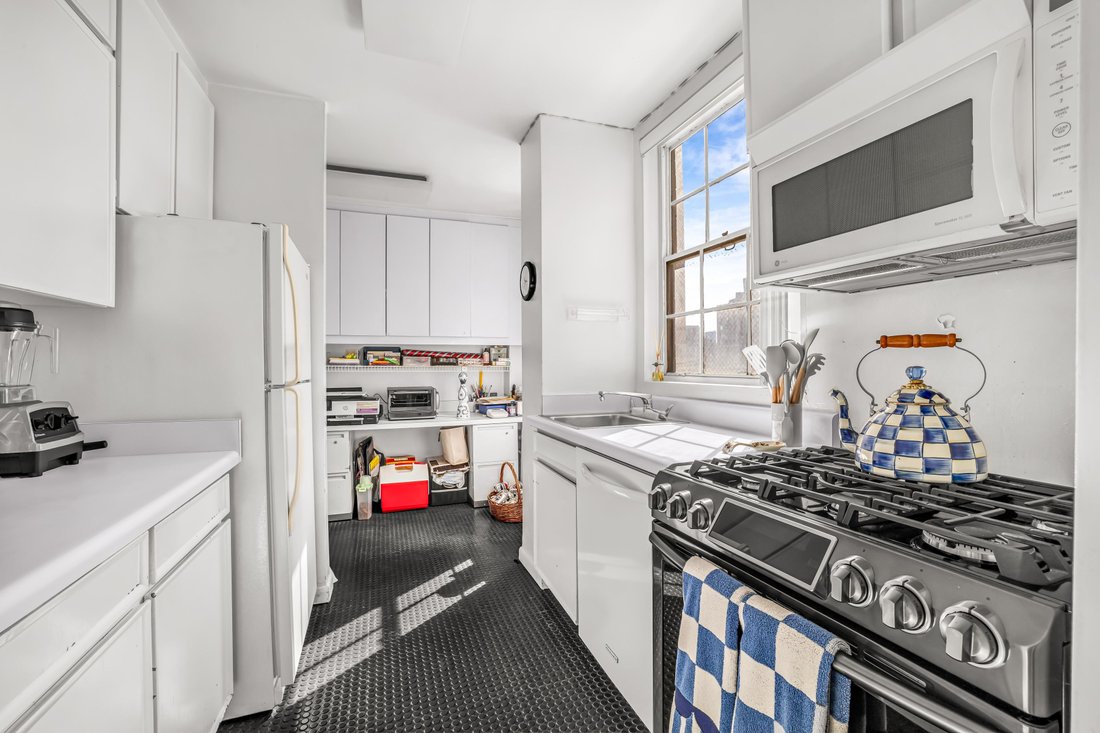 Co Op in New York, New York, United States 3 - 16768840