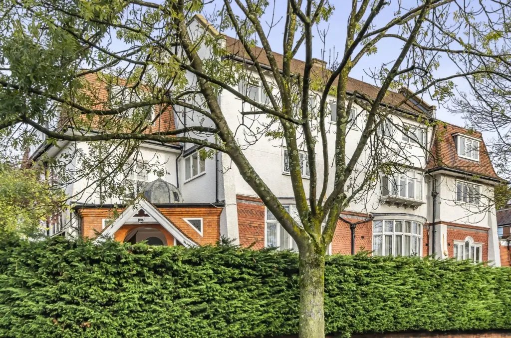 Apartment in Swiss Cottage, Camden, England 1 - 16768096