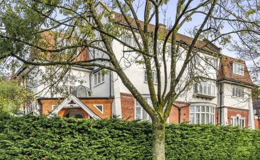 Apartment in Swiss Cottage, Camden, England 1