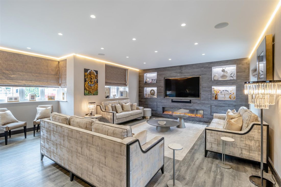 Apartment in Eastcote Village, Hillingdon, England 2 - 16767929