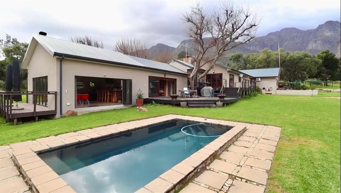 Farm Ranch in Drakenstein Local Municipality, Western Cape, South Africa 1 - 16768612