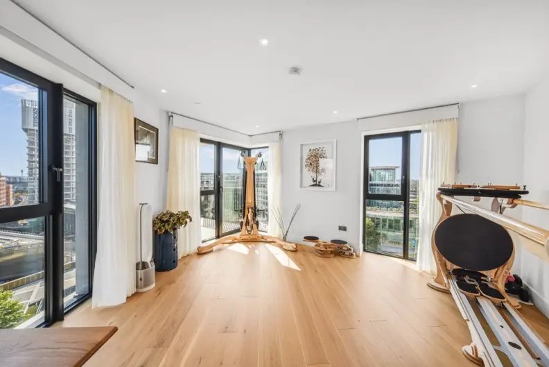 Apartment in White City, Hammersmith and Fulham, England 3 - 16768073