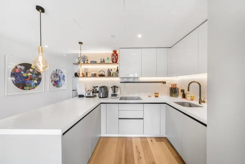 Apartment in White City, Hammersmith and Fulham, England 4 - 16768073