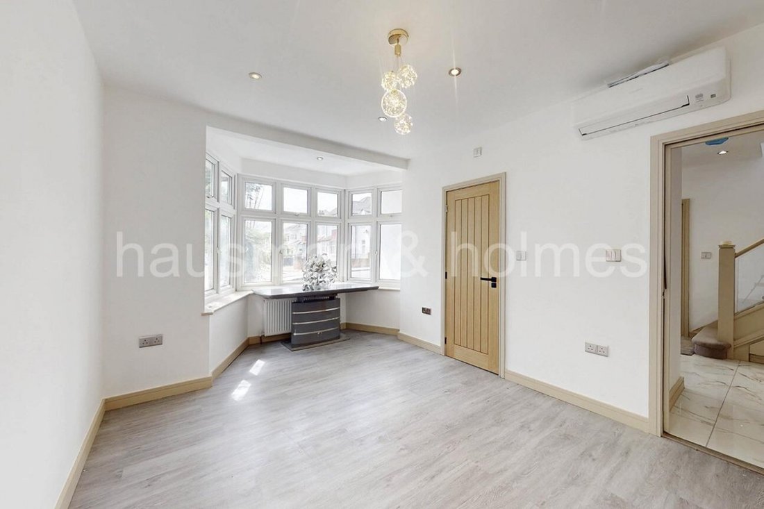 House in Hendon, Barnet, England 3 - 16767805