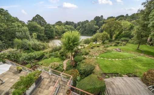 Apartment in Vale Of Health, Camden, England 1