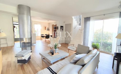 House in Saint Nicolas, Maisons-Laffitte, France 1