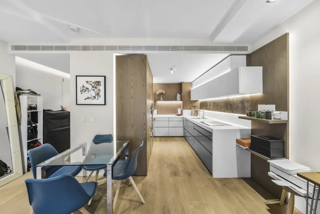 Apartment in Fitzrovia, Camden, England 5 - 16768131