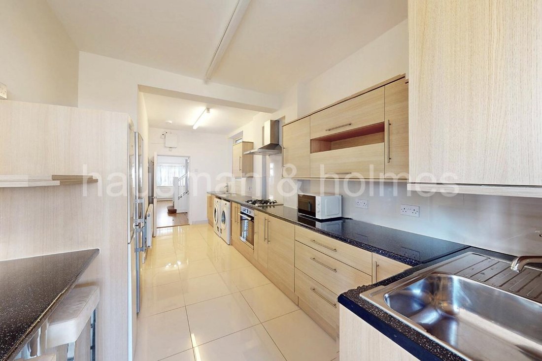 House in Brent Cross, Barnet, England 3 - 16767881
