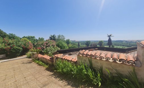 Castle for Sale in Lectoure, Occitanie, France