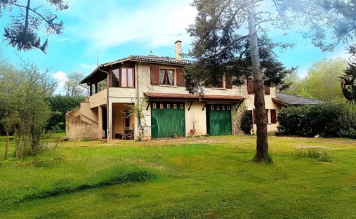 Estate in Puycalvel, Occitania, France 1