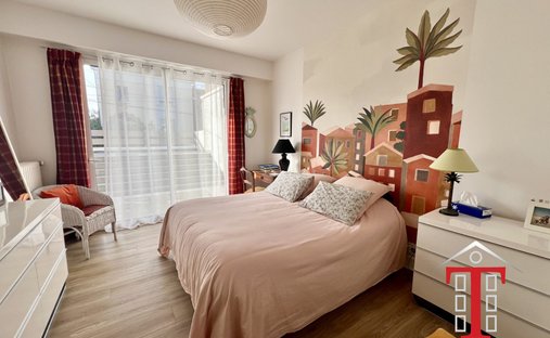 Castle for Sale in Écouflant, Pays de la Loire, France