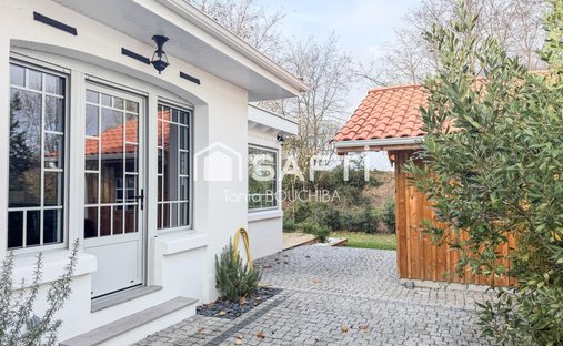 Castle for Sale in Villenave-d'Ornon, Nouvelle-Aquitaine, France