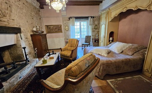 Castle for Sale in Périgueux, Nouvelle-Aquitaine, France