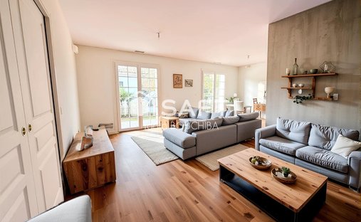 Castle for Sale in Villenave-d'Ornon, Nouvelle-Aquitaine, France