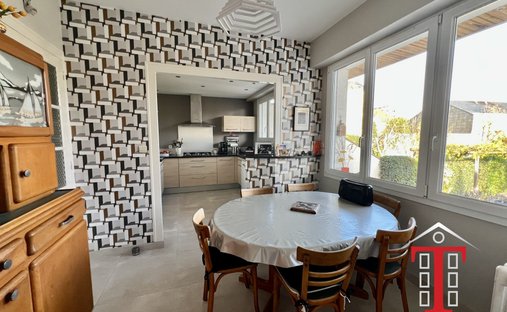 Castle for Sale in Écouflant, Pays de la Loire, France