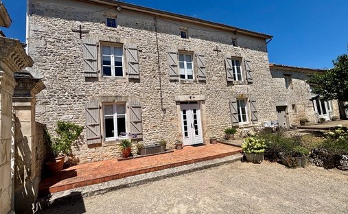 House in Aunac-sur-Charente, Nouvelle-Aquitaine, France 1