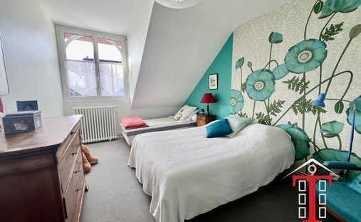 Castle for Sale in Écouflant, Pays de la Loire, France