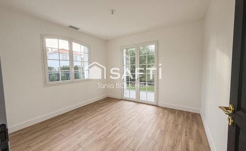 Castle for Sale in Villenave-d'Ornon, Nouvelle-Aquitaine, France