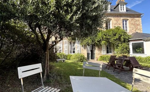 Townhouse in Centre Ville, Paimpol, France 1