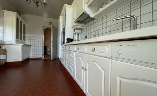 Castle for Sale in Aurillac, Auvergne-Rhône-Alpes, France