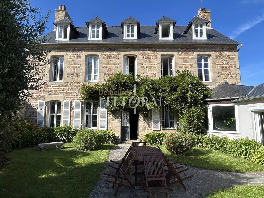 Townhouse in Centre Ville, Paimpol, France 2 - 16767980