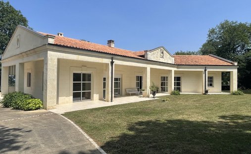House in Urbain, Terrasson-Lavilledieu, France 1