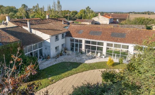 House in Saint-Mard, Nouvelle-Aquitaine, France 1