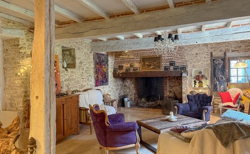 19 Th C Castle Outbuildings, Stabbles, Pool