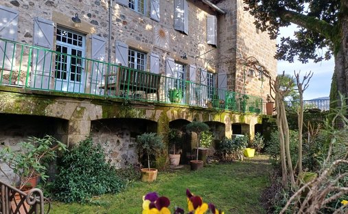 House in Beaulieu-sur-Dordogne, Nouvelle-Aquitaine, France 1