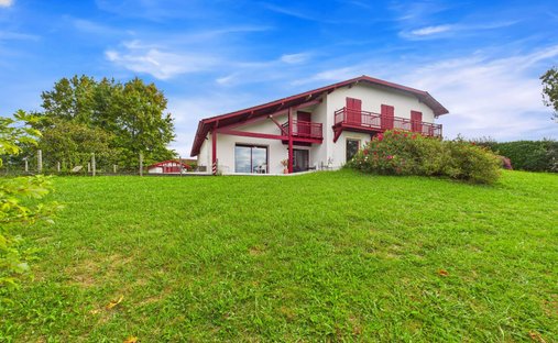 House in Bardos, Nouvelle-Aquitaine, France 1