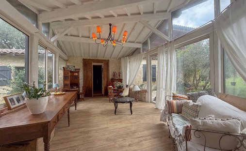 19 Th C Castle Outbuildings, Stabbles, Pool - 5