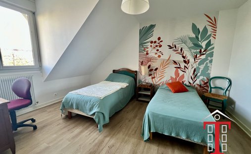 Castle for Sale in Écouflant, Pays de la Loire, France