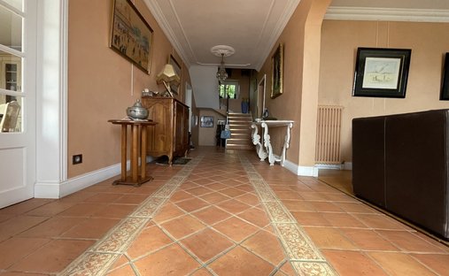 Castle for Sale in Aurillac, Auvergne-Rhône-Alpes, France