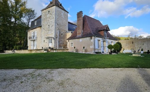 Castle for Sale in Périgueux, Nouvelle-Aquitaine, France