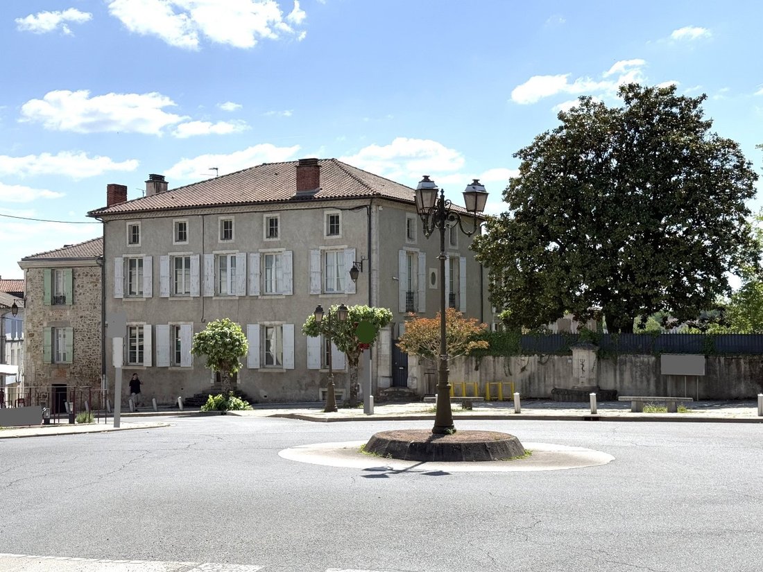 House in Nontron, Nouvelle-Aquitaine, France 2 - 16766995