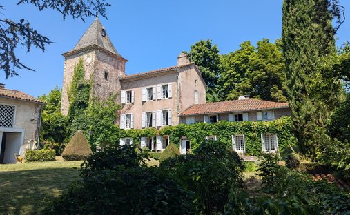 A 12th Century Chateau With Ramparts And 15 Hectares Of Grounds, Listed As A Historical