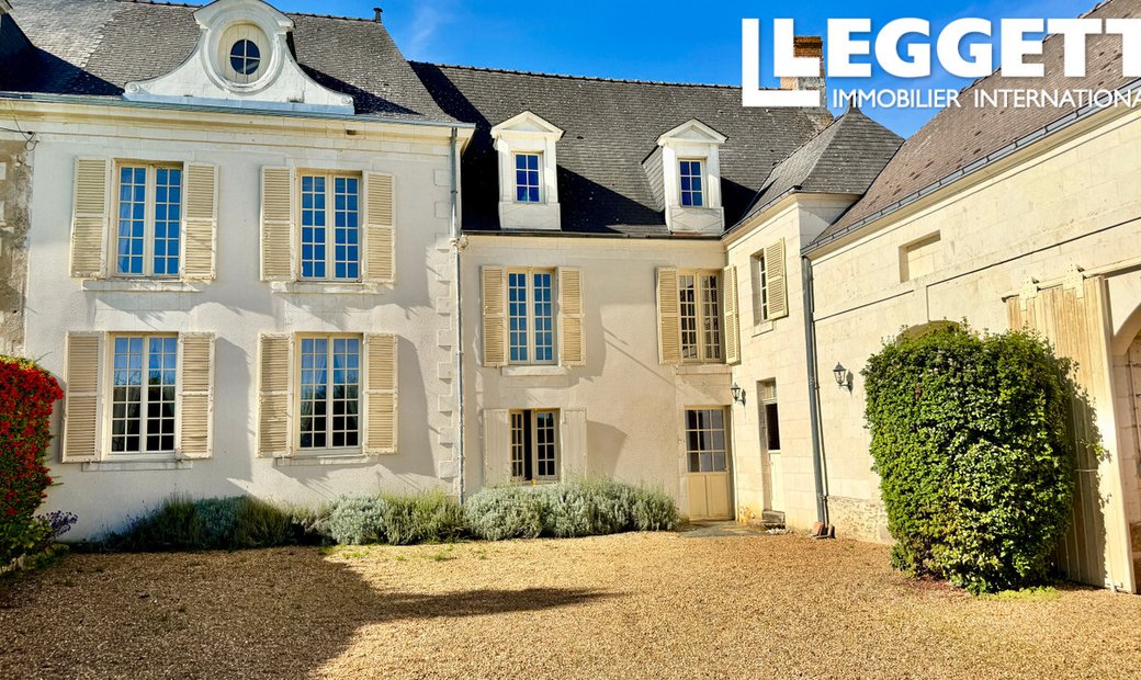 Elegant Wing Of A Château In Anjou With Garden, Extensive Outbuildings – Loire Valley Near Saumur An