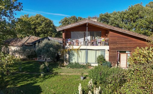 19 Th C Castle Outbuildings, Stabbles, Pool - 4