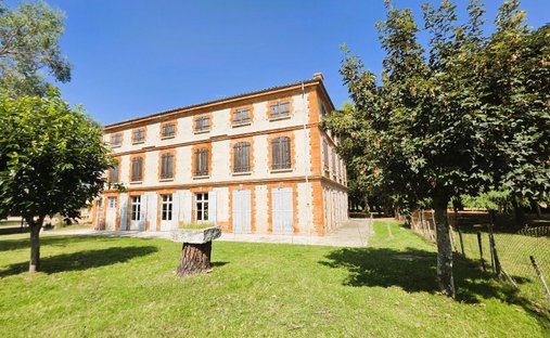 House in Negrepelisse, Occitania, France 1