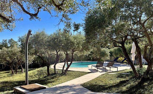 House in Lioux, Provence-Alpes-Côte d'Azur, France 1