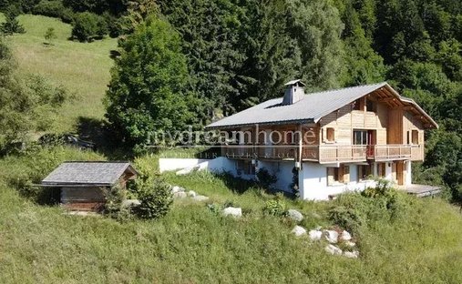 Chalet in Saint-Nicolas-la-Chapelle, Auvergne-Rhône-Alpes, France 1