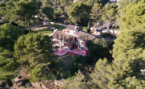 House in Beaumes-de-Venise, Provence-Alpes-Côte d'Azur, France 1