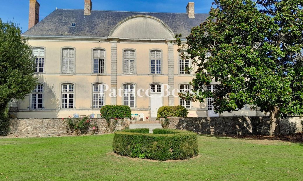 A Chateau From The 17th And 18th Centuries, Listed As A Regional Historical Monument, On